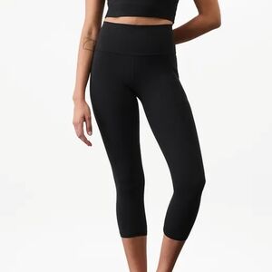 Athleta Black Salutation Stash Pocket II Crop